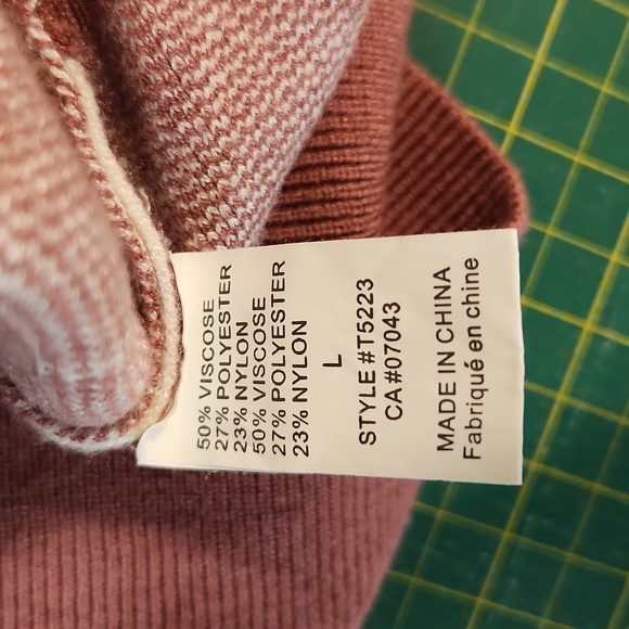 Cropped Argyle Top - Picture 6 of 7